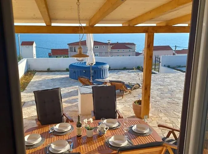 House Jolini Dvori Ferienhaus *